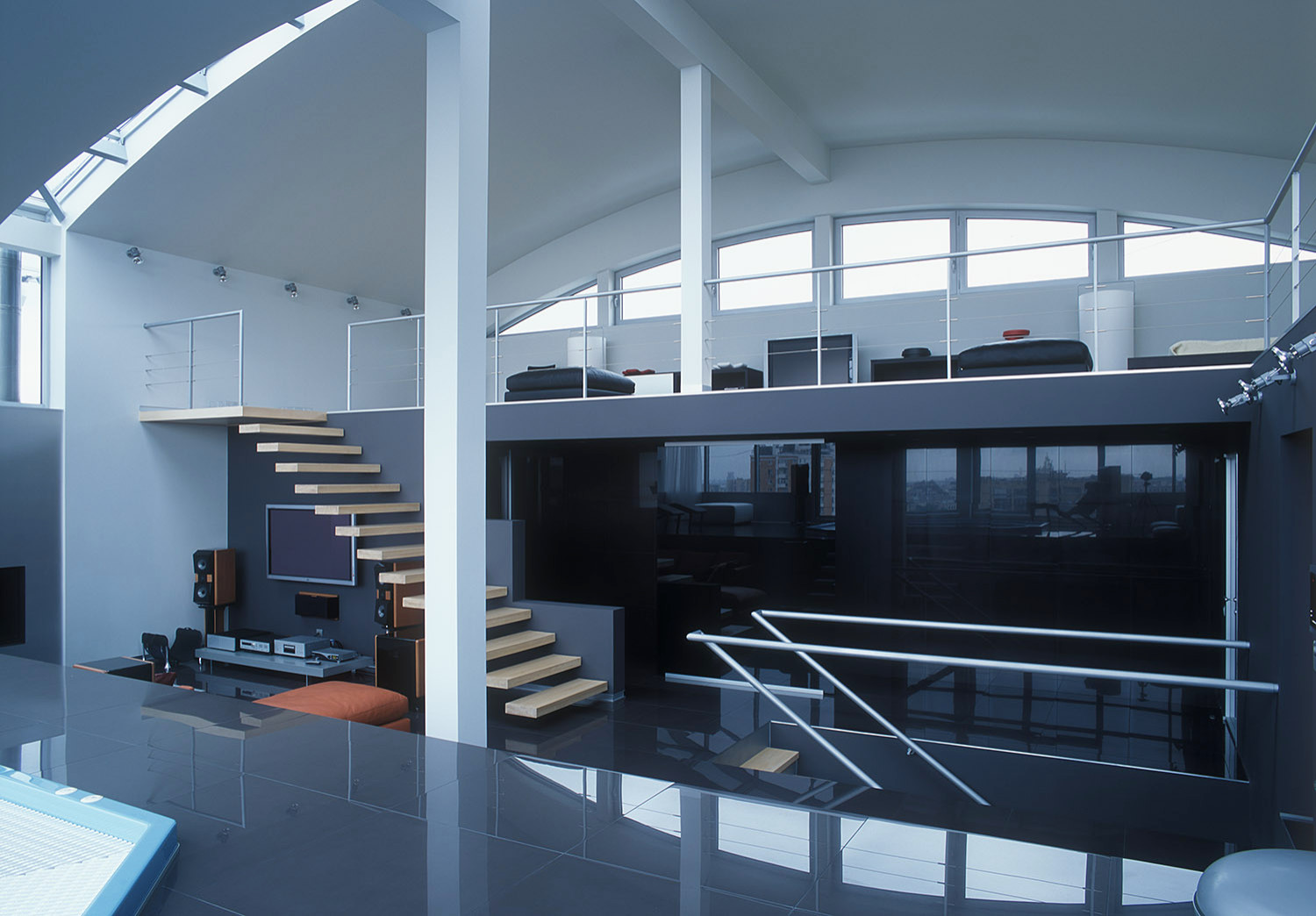 Пентхаус:Relax-зона на 3-ем уровне вид  на антресоль