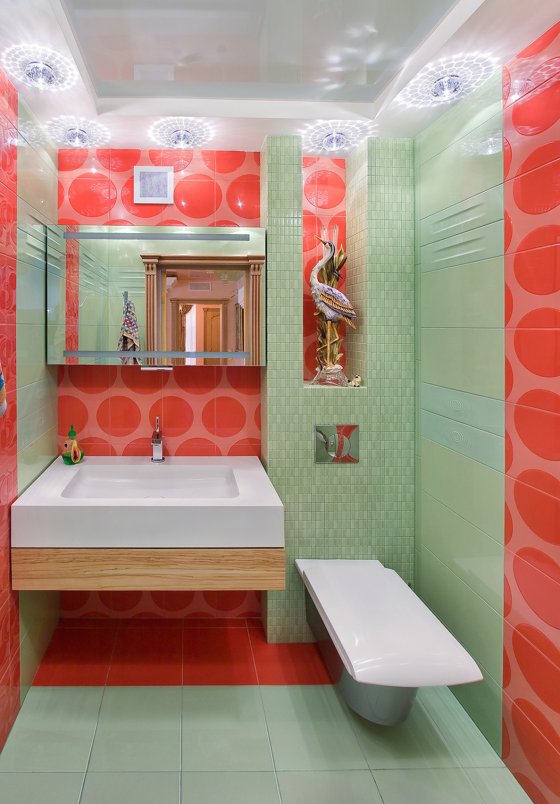 Интерьер коттеджа в ярких тонах