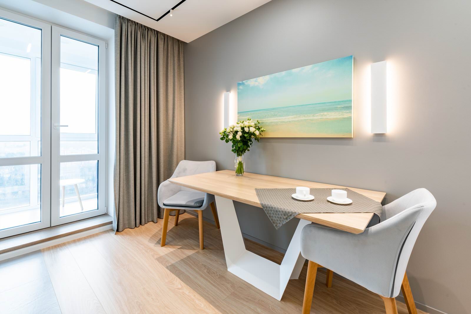 Обложка альбома: кухонный стол