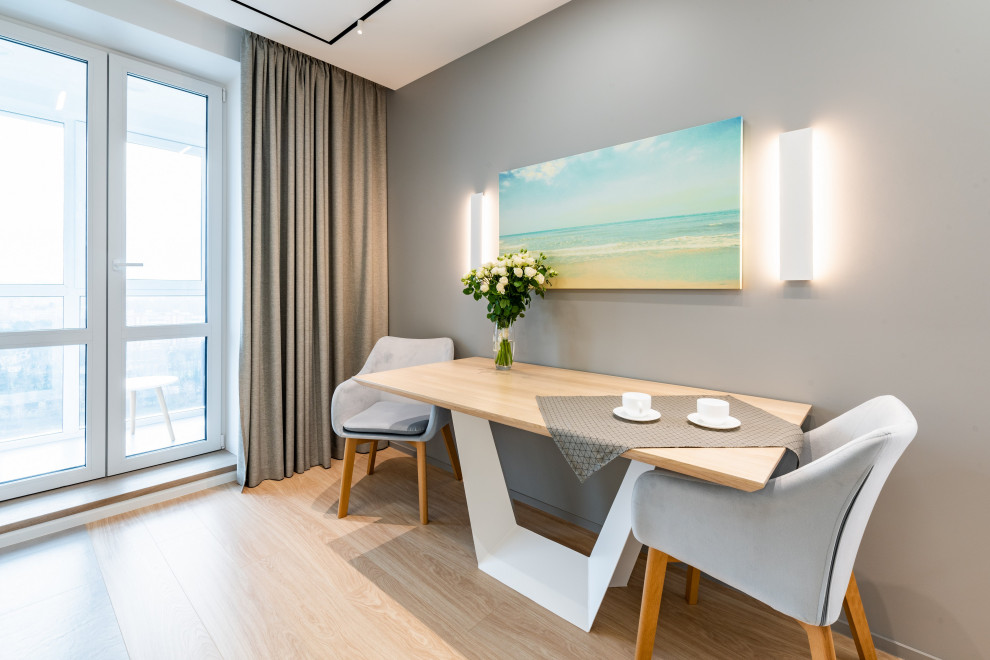 Обложка альбома: кухонный стол