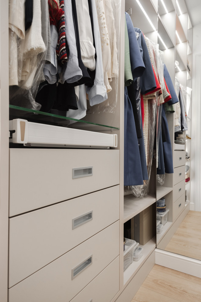 Просторная квартира в серых цветах