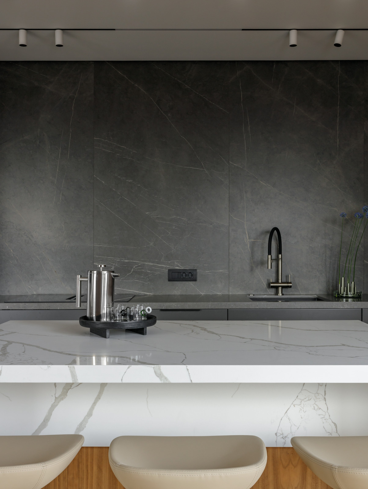 Квартира на набережной