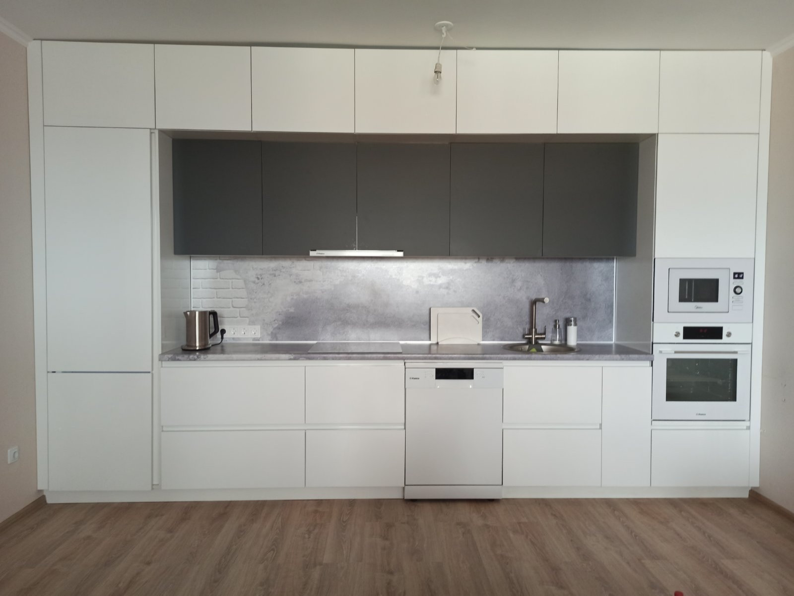 Обложка проекта: Трехуровневая кухня