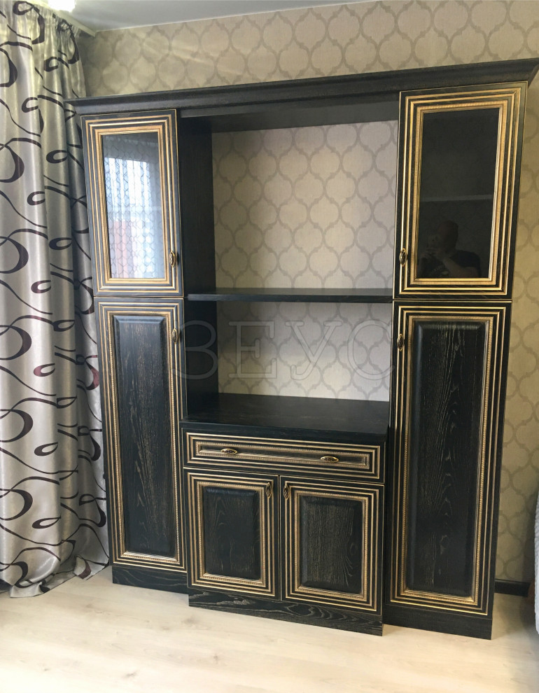 Обложка проекта: Стенка из массива в спальную комнату