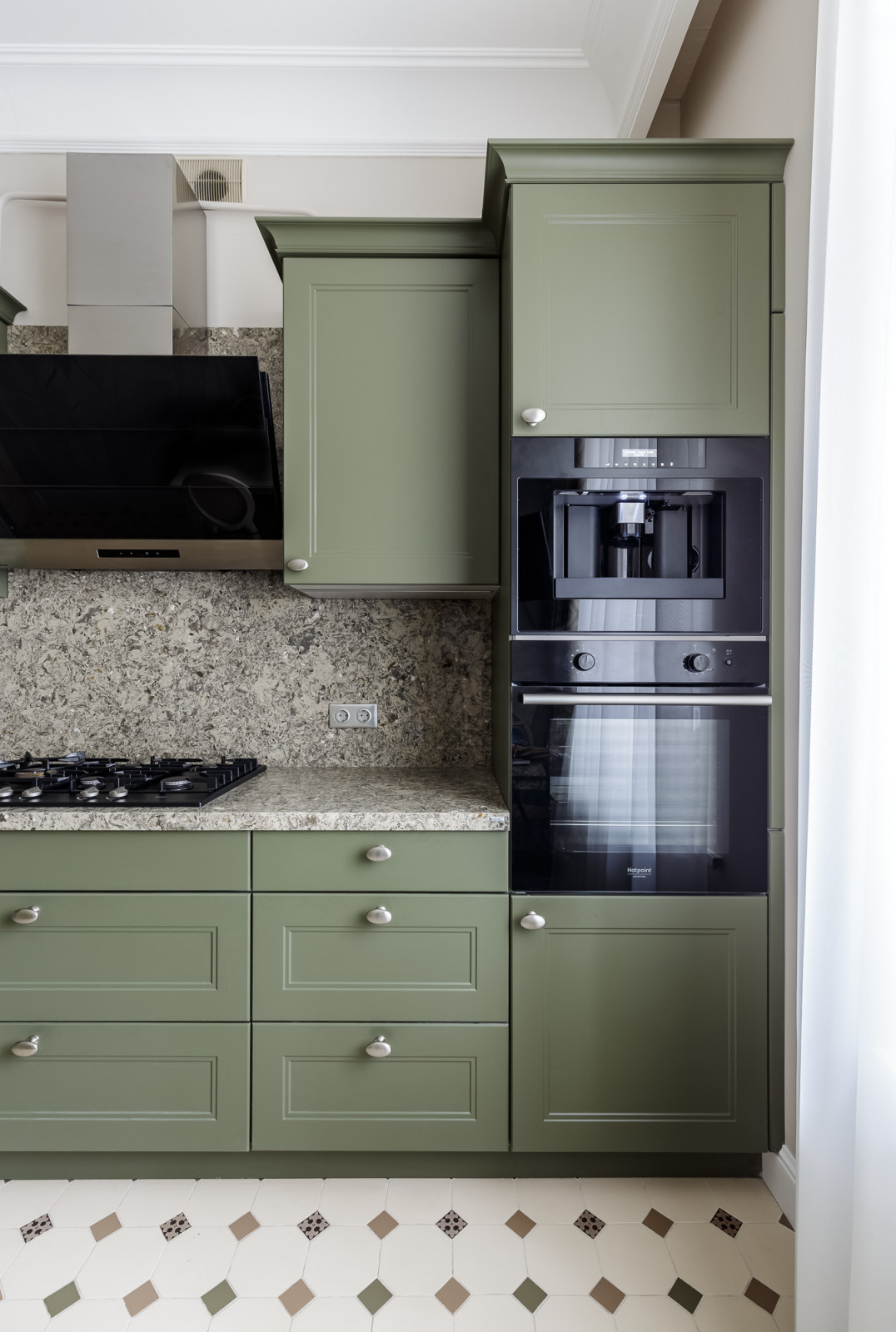 Кухня Nolte Windsor Lack для  легендарного диктора ЦТ И. Л. Кириллова