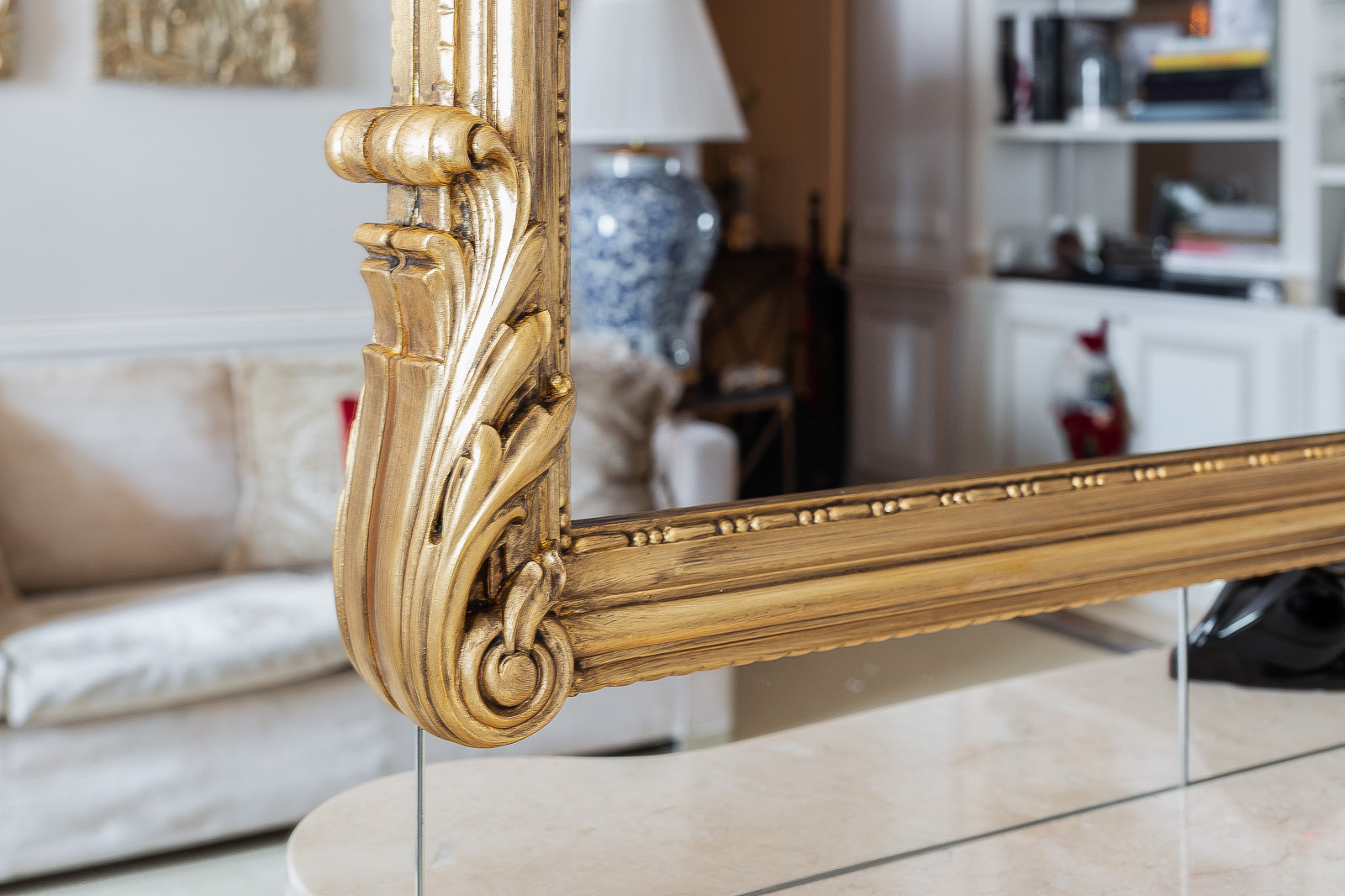 Зеркальный телевизор в итальянском багете.