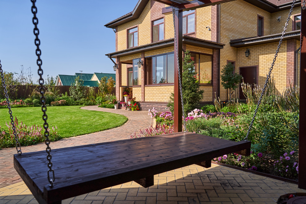 Сад в розовой дымке