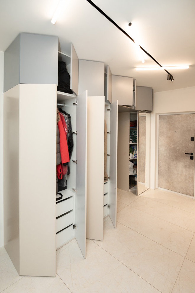 Минималистичные шкафы в прихожую