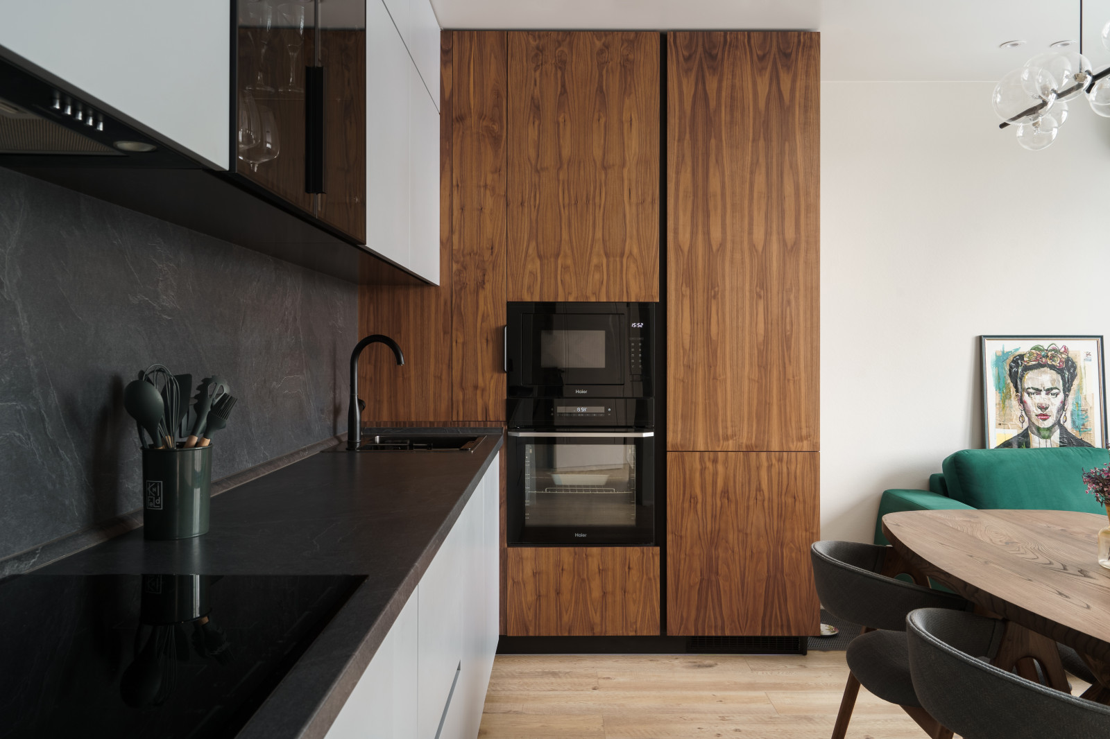 Микроволновая печь духовой шкаф встроенный холодильник Шкафная группа