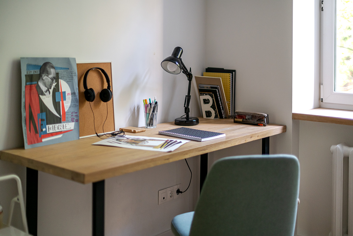 В гостях: Сталинка с разноцветной стеной и умными шкафами