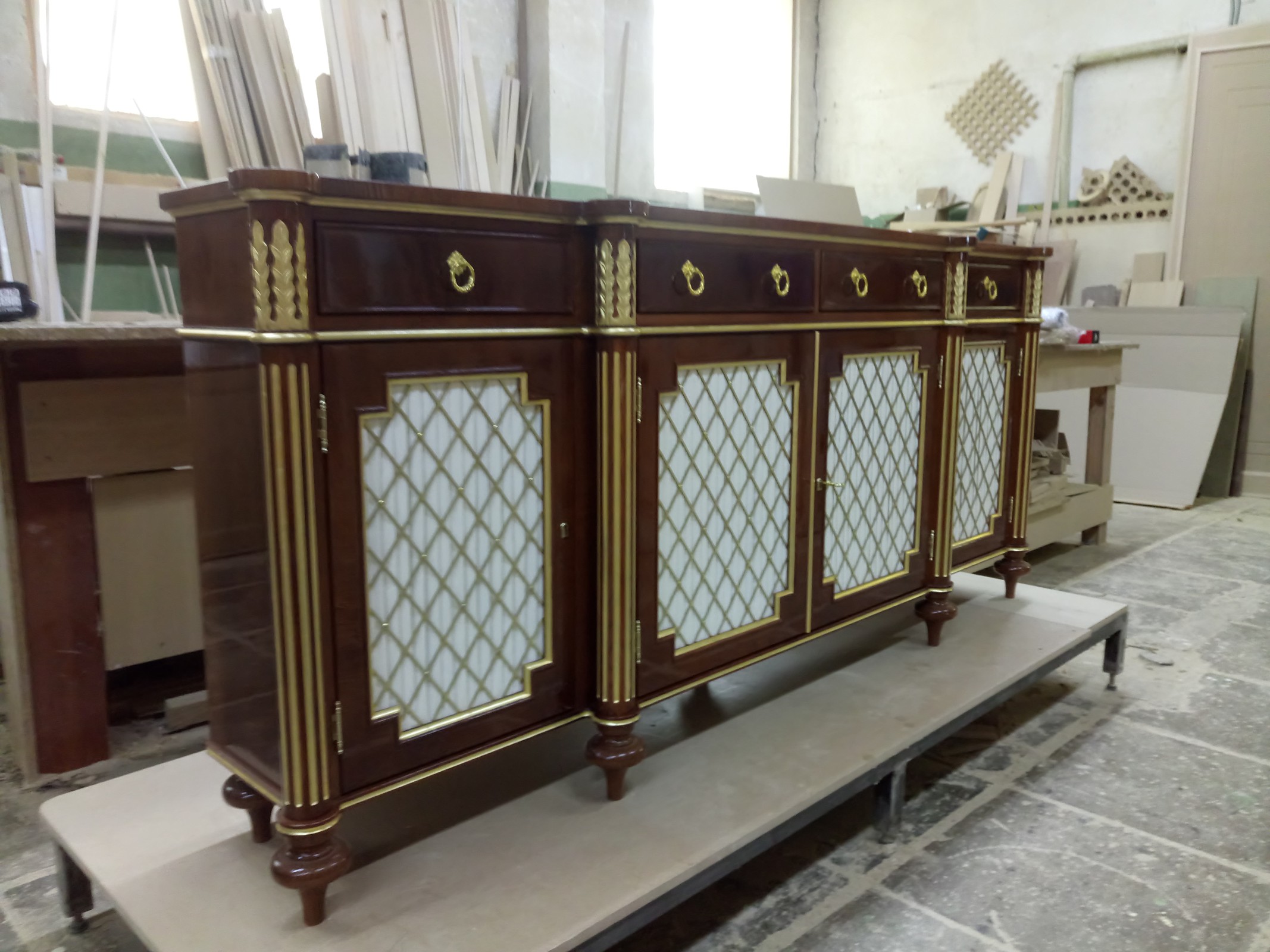 Шкафчик под книги