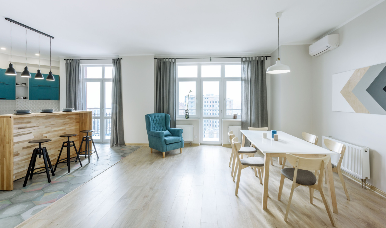 Простор и свет:  четырехкомнатная квартира (186.00m²) на 18 этаже