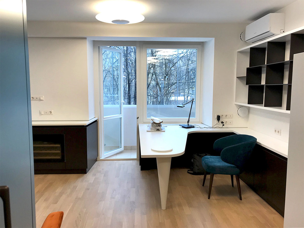 Мебель в зоне кабинета в квартире студии