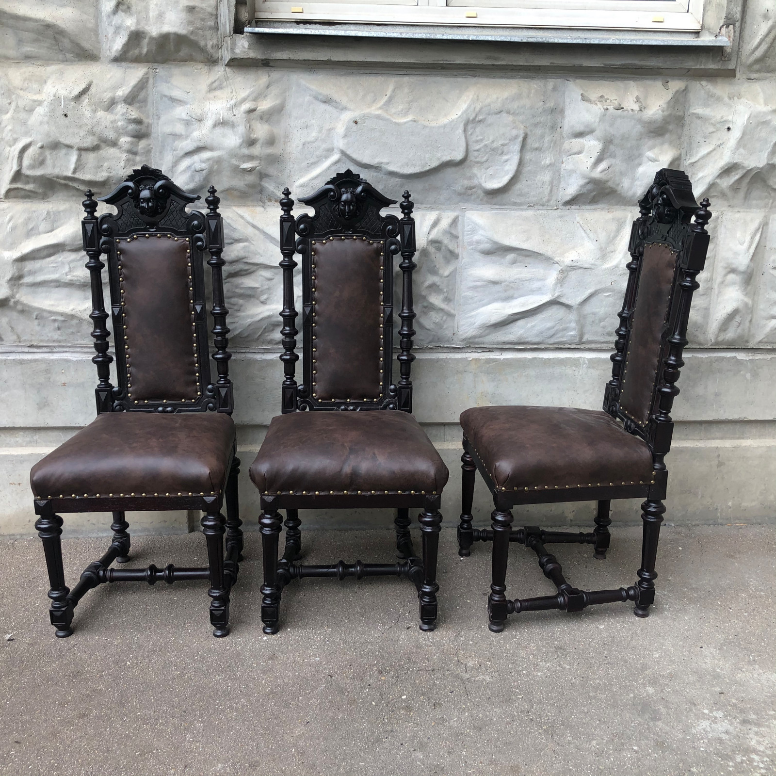 Обложка проекта: Реставрация трёх стульев