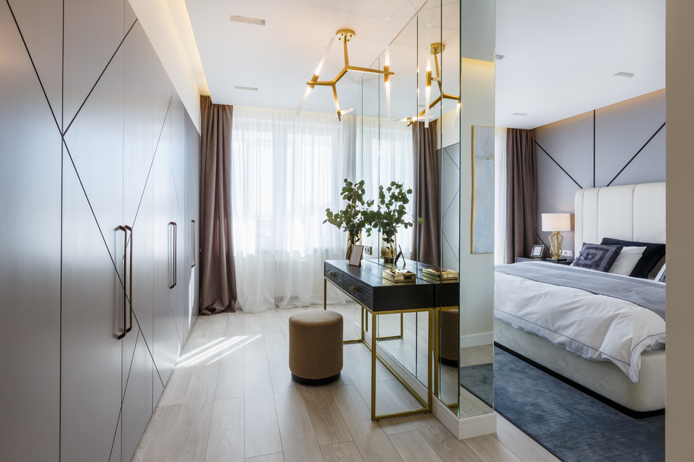 Квартира с радиусными панелями и глубокими цветами