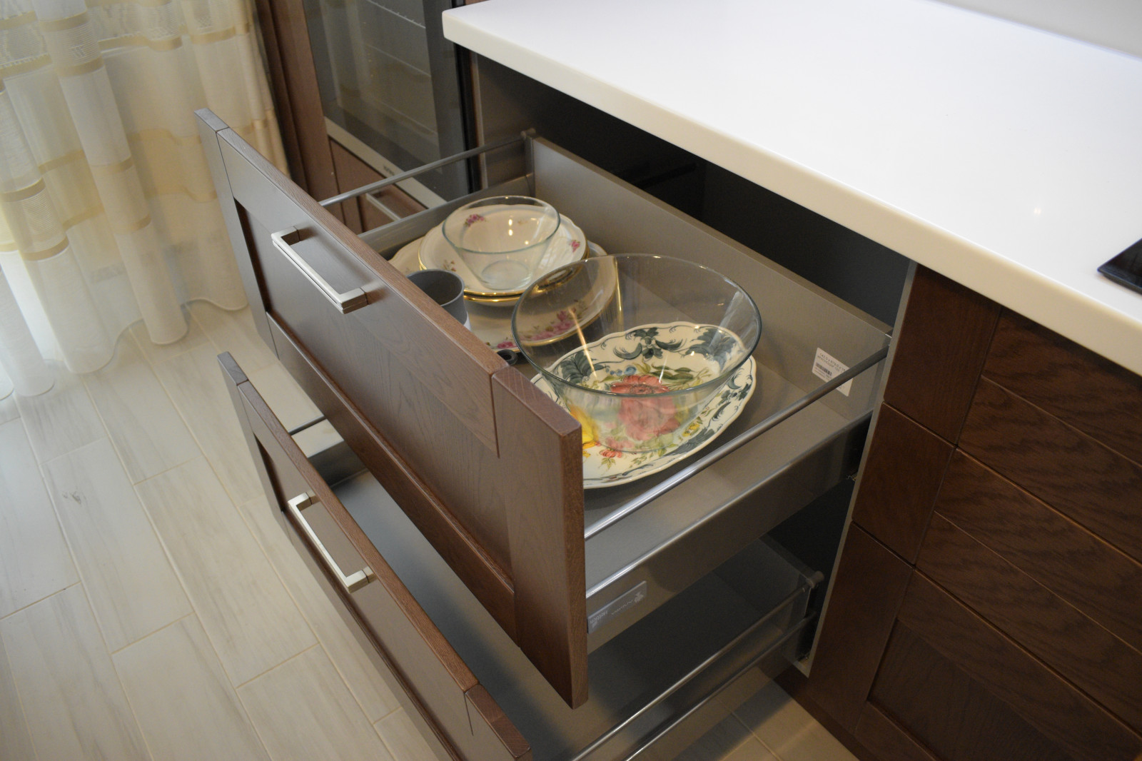 Кухня Кальвадос из массива дуба с каменной столешницей