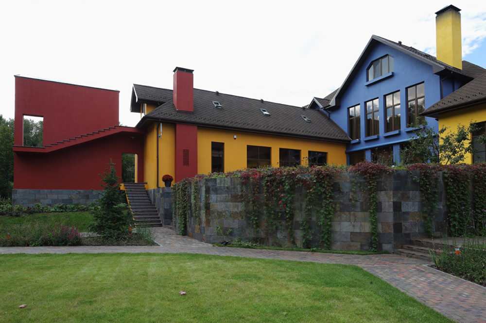 A country home near Moscow for a large family and guests