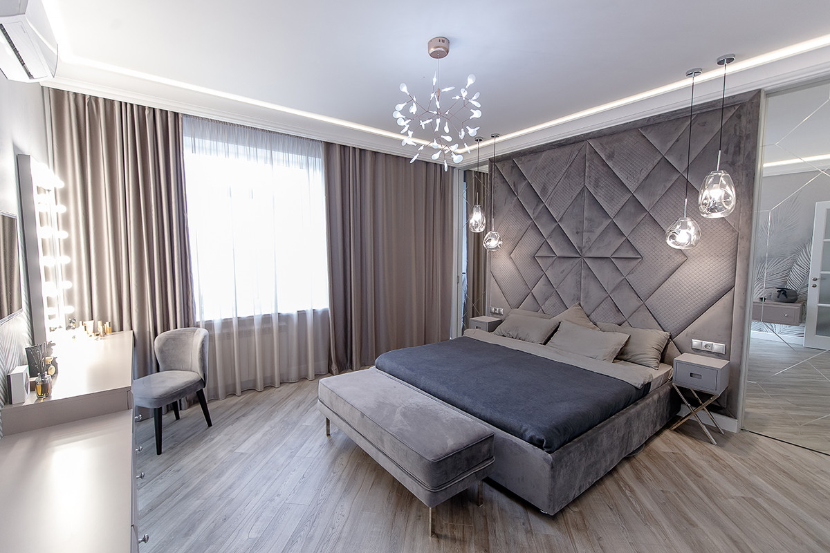 Реализация спальни "Современная классика" в серых тонах