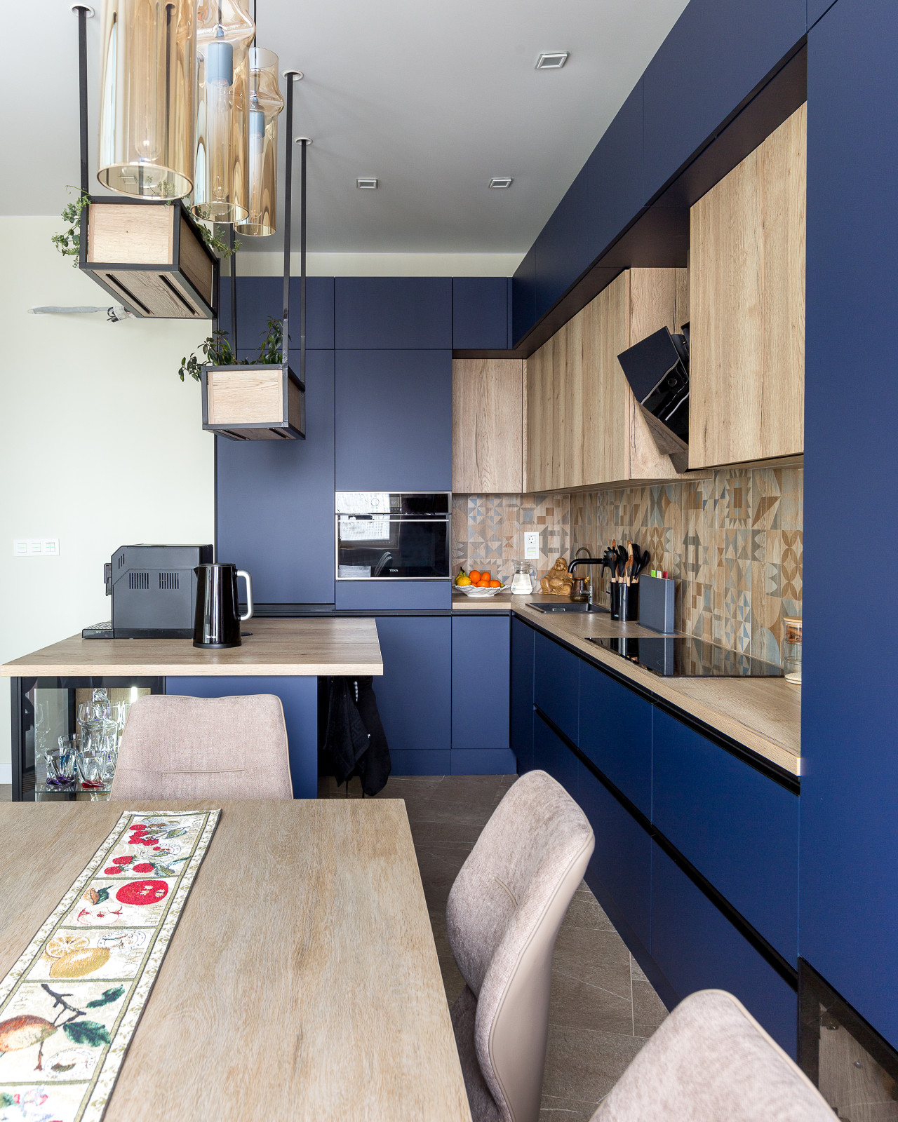 Кухня-гостиная с островом в ЖК Маяк