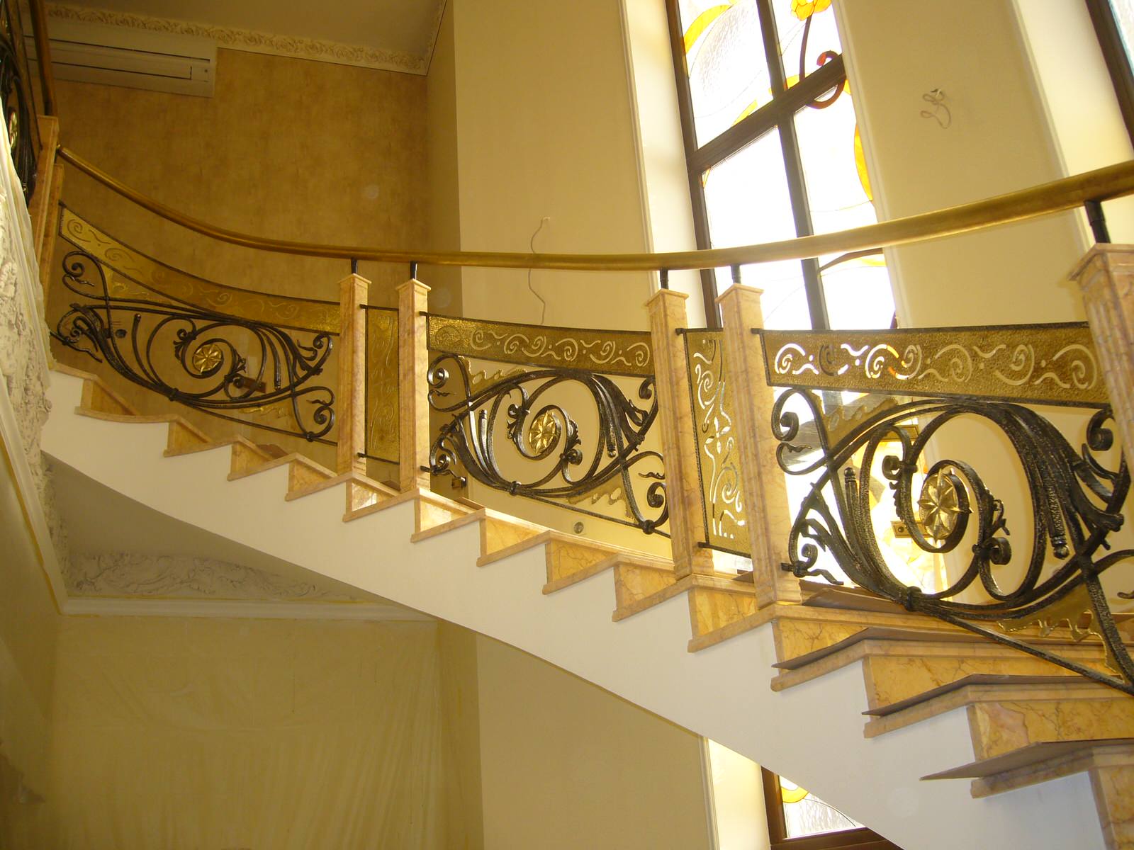Обложка проекта: Лестничное заграждение из латуни и нержавеющей стали.