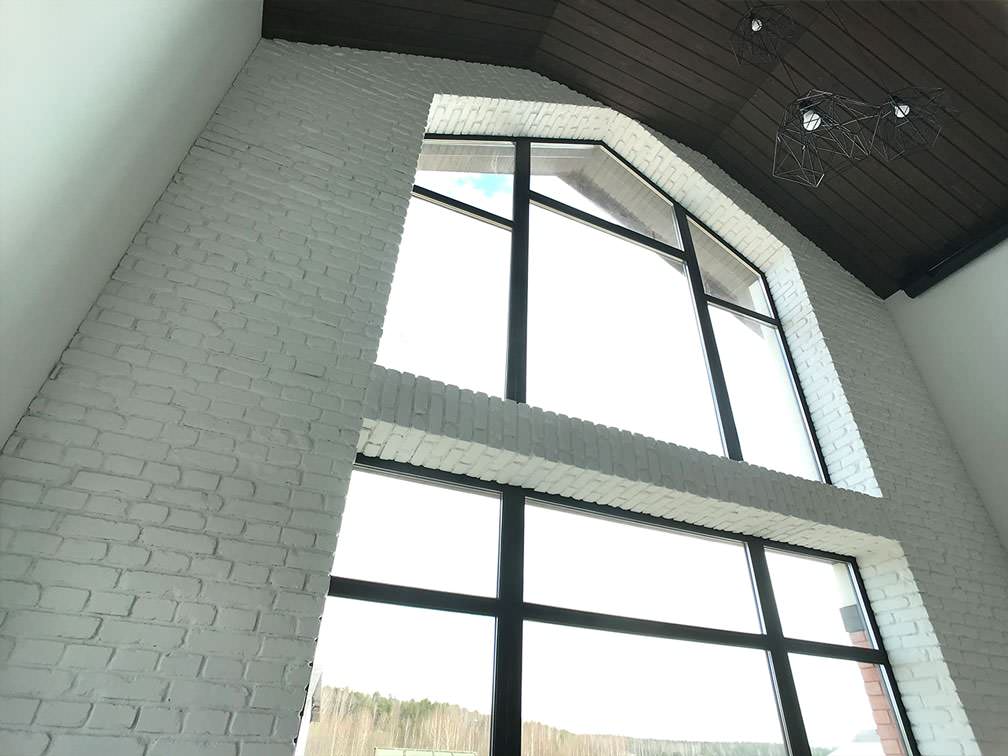 Декоративный кирпич БауЭко Bianko в интерьере гостиной