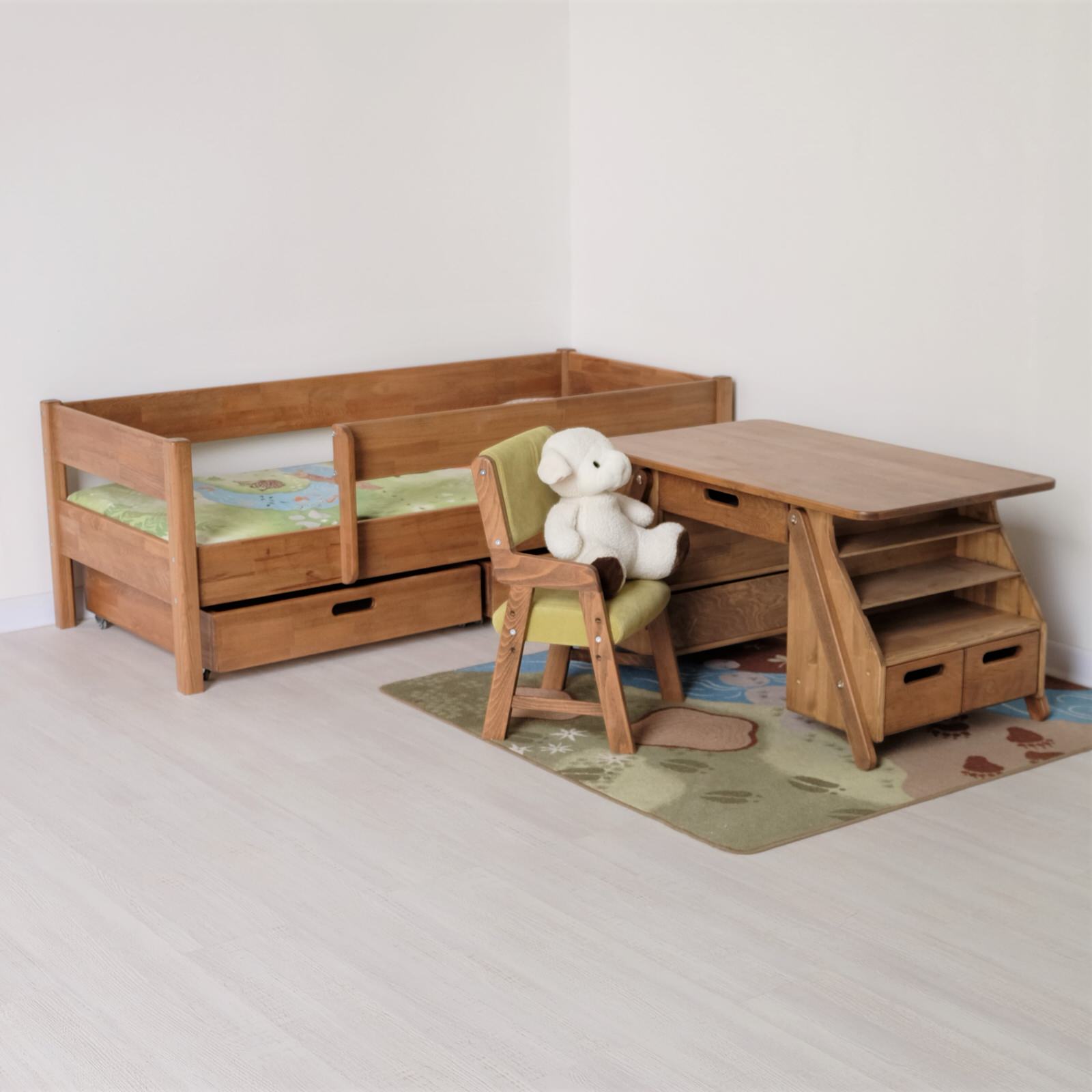 Набор мебели из дерева «Мория»