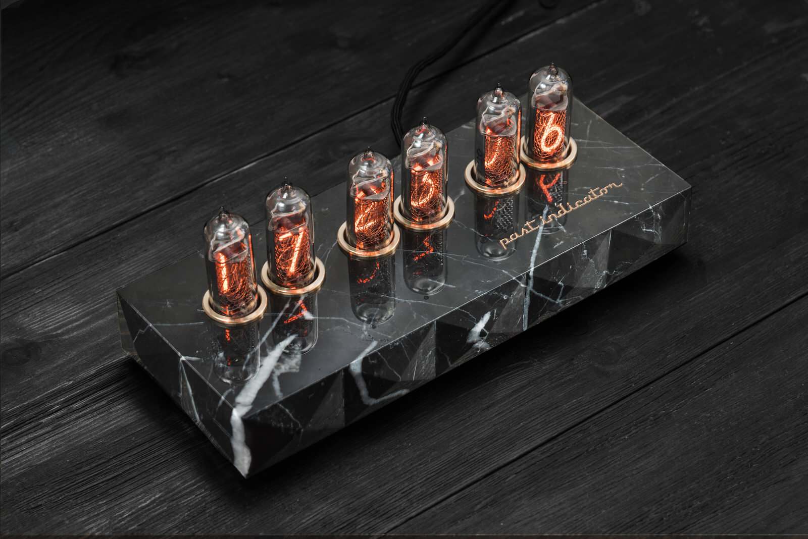 Ламповые часы Сатурн-5 из натурального мрамора