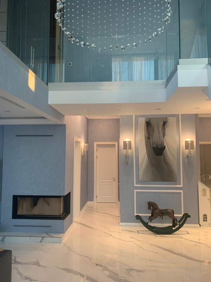 Отделка квартиры штукатуркой перламутровый песок в благородном голубом оттенке