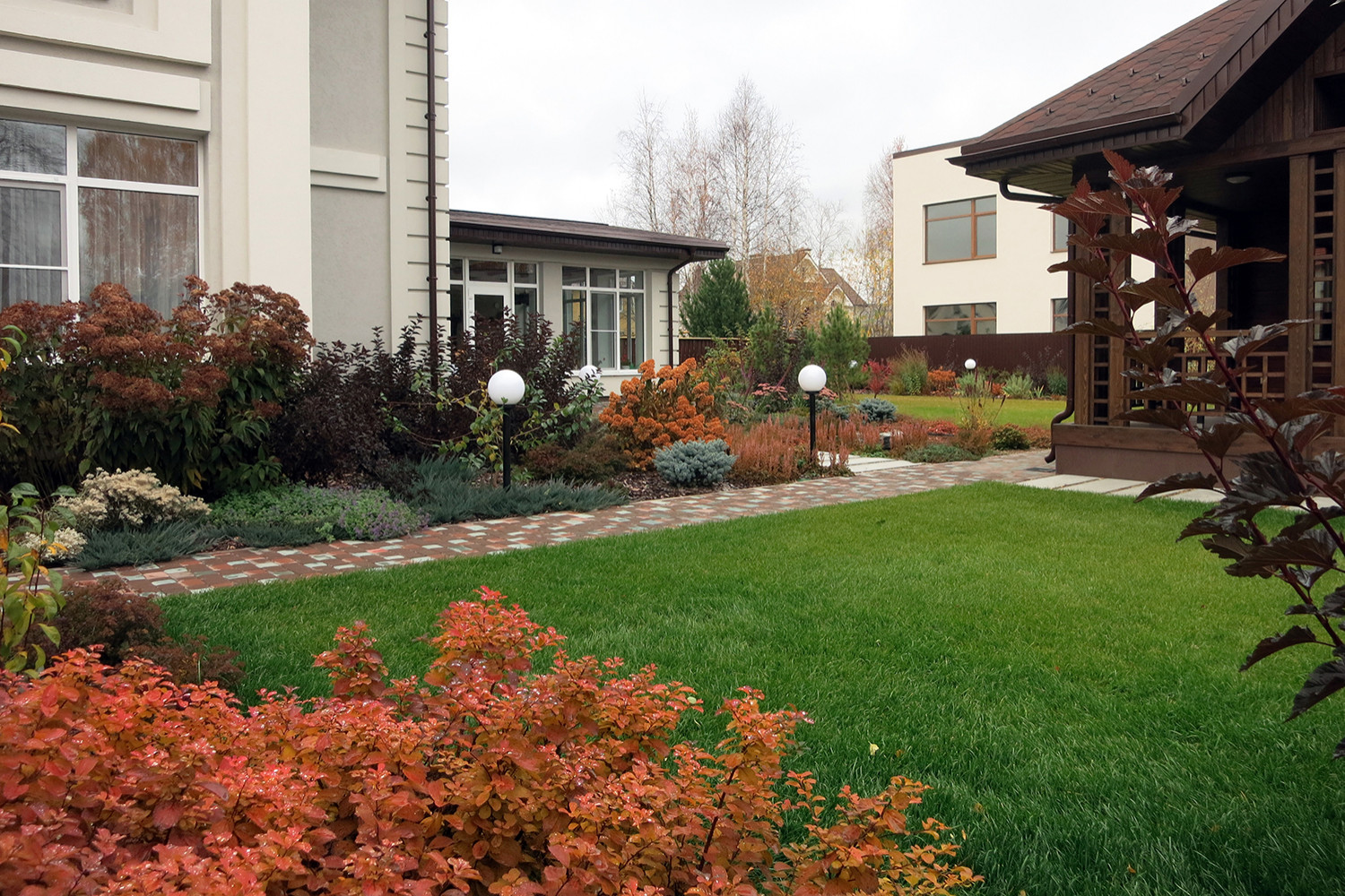 Руст и поперечно исчерченная дорожка