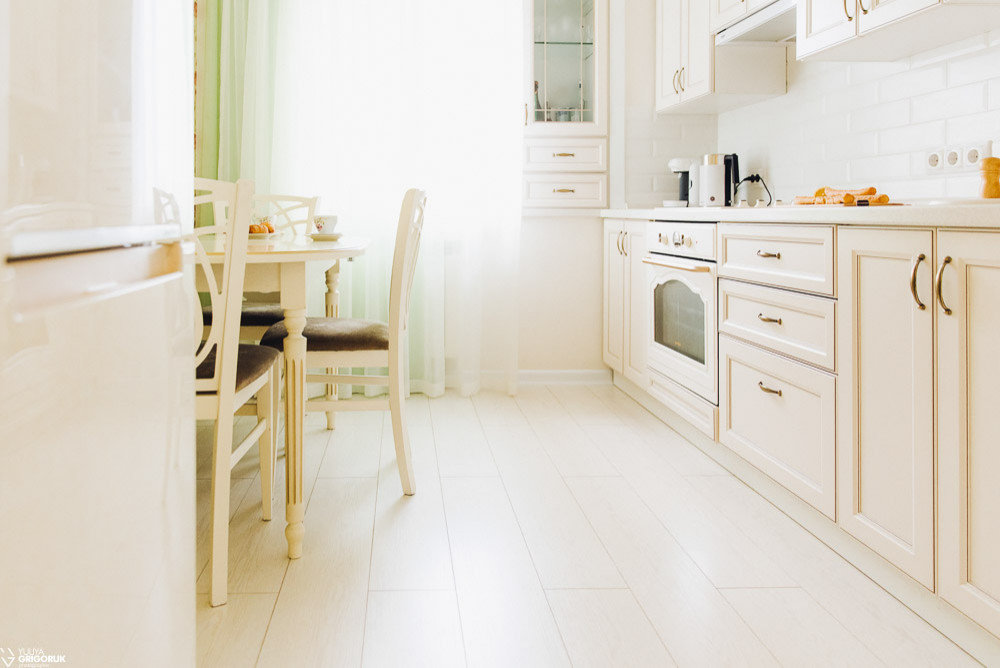 Квартира в светлых тонах с элементами классики