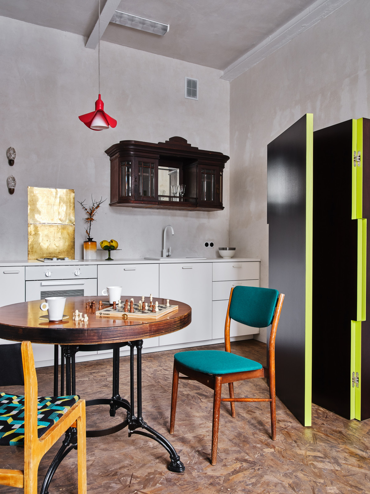 Houzz тур: Эффектный интерьер в рамках крошечного бюджета