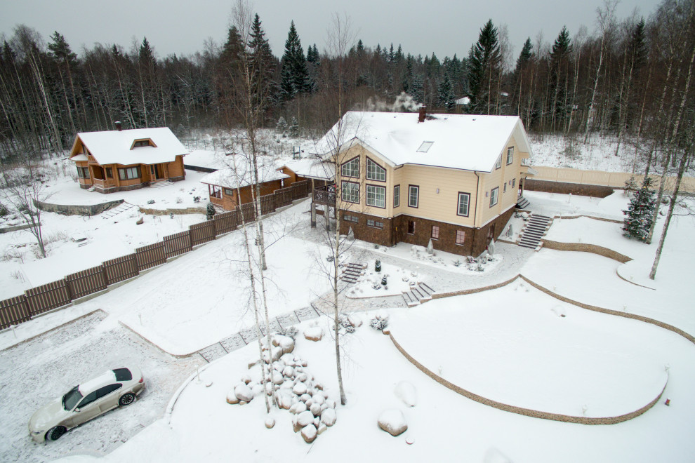 Дом из кирпича в Охтинском парке