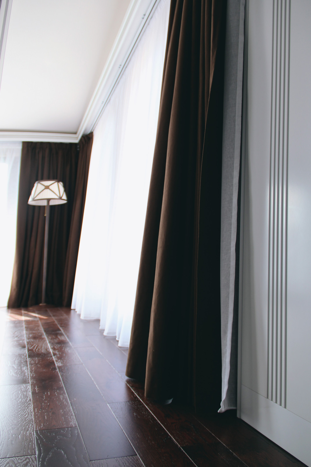 Загородная усадьба у озера.