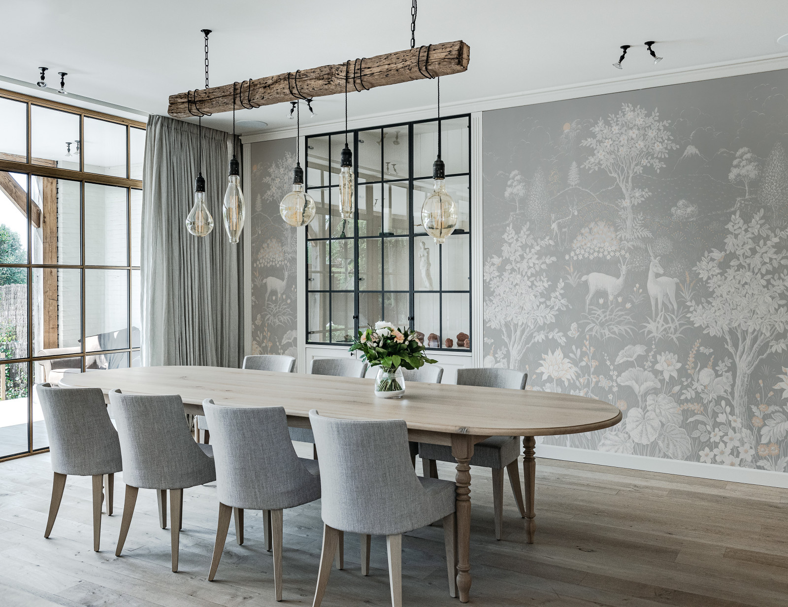 Ornamental Forest/Столовая