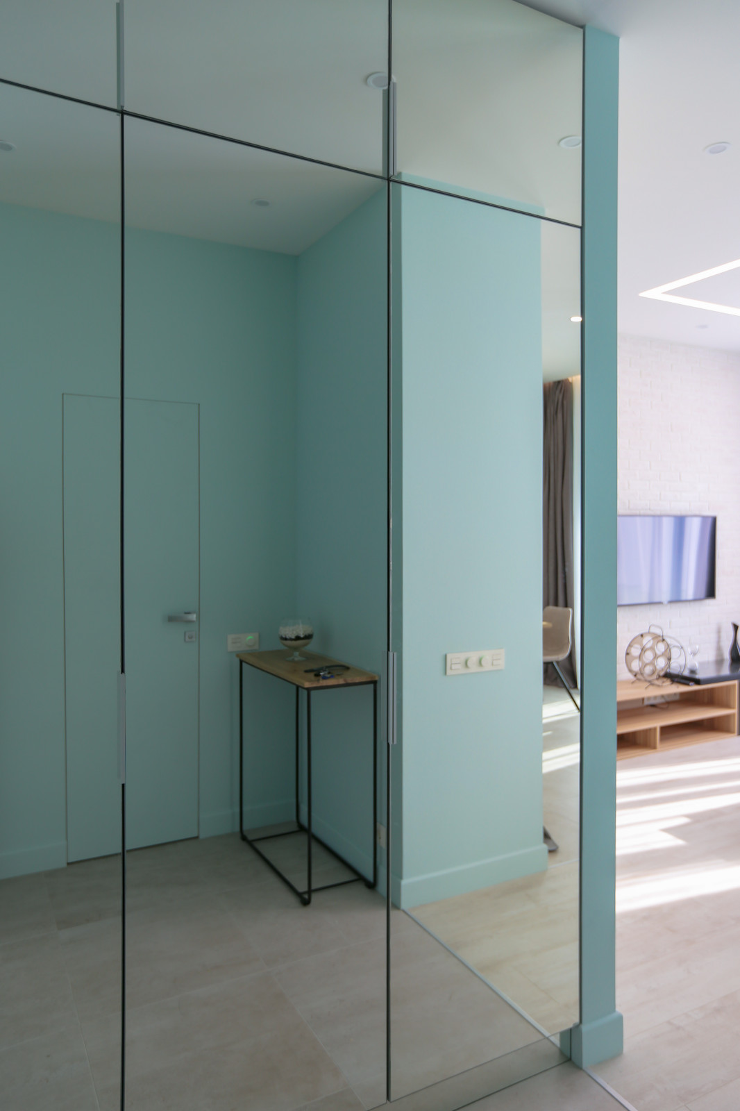 ЖК ЦАРСКАЯ ПЛОЩАДЬ - ЭТЮД С БИРЮЗОВЫМ ОТТЕНКОМ