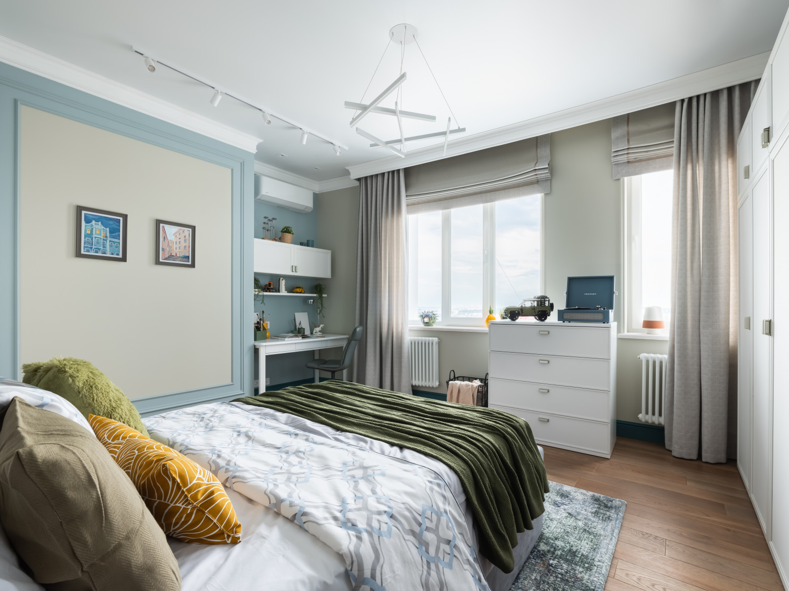 Реализация квартиры в стиле современная классика для семейной пары с ребенком