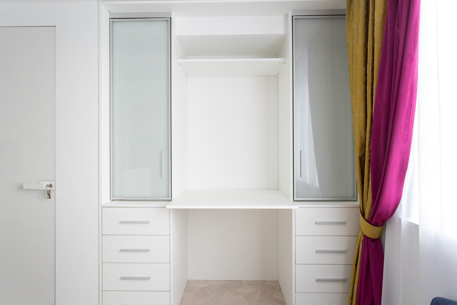 Гардеробная raumplus с комодом-островом