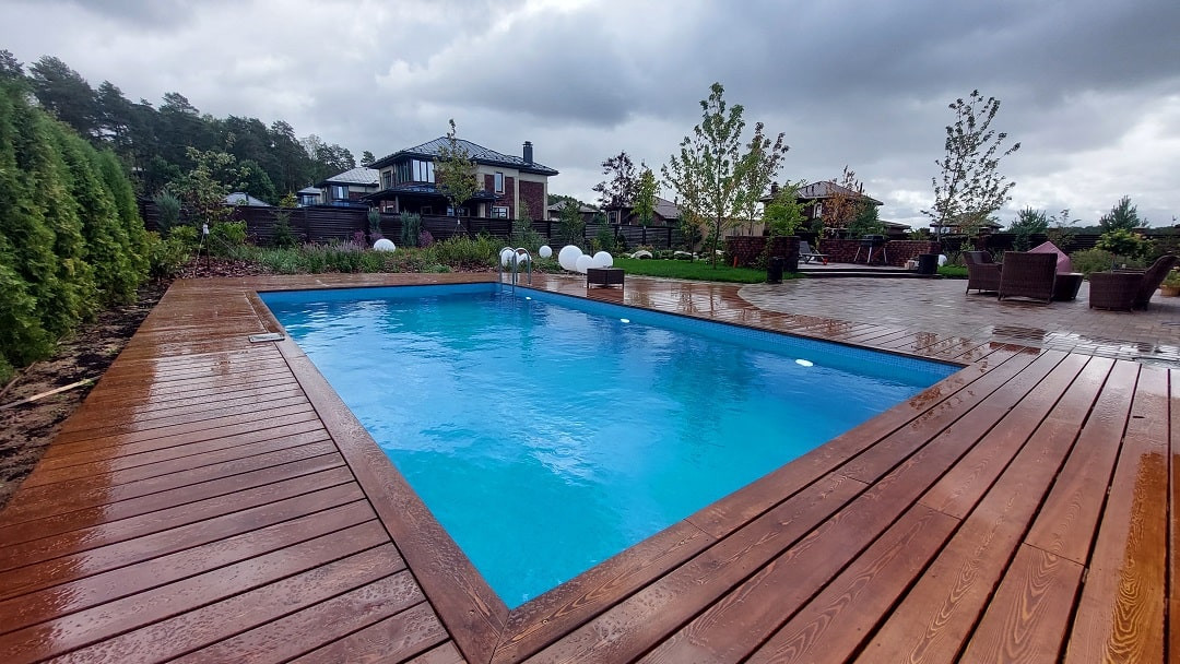 Уличный бассейн в частном доме