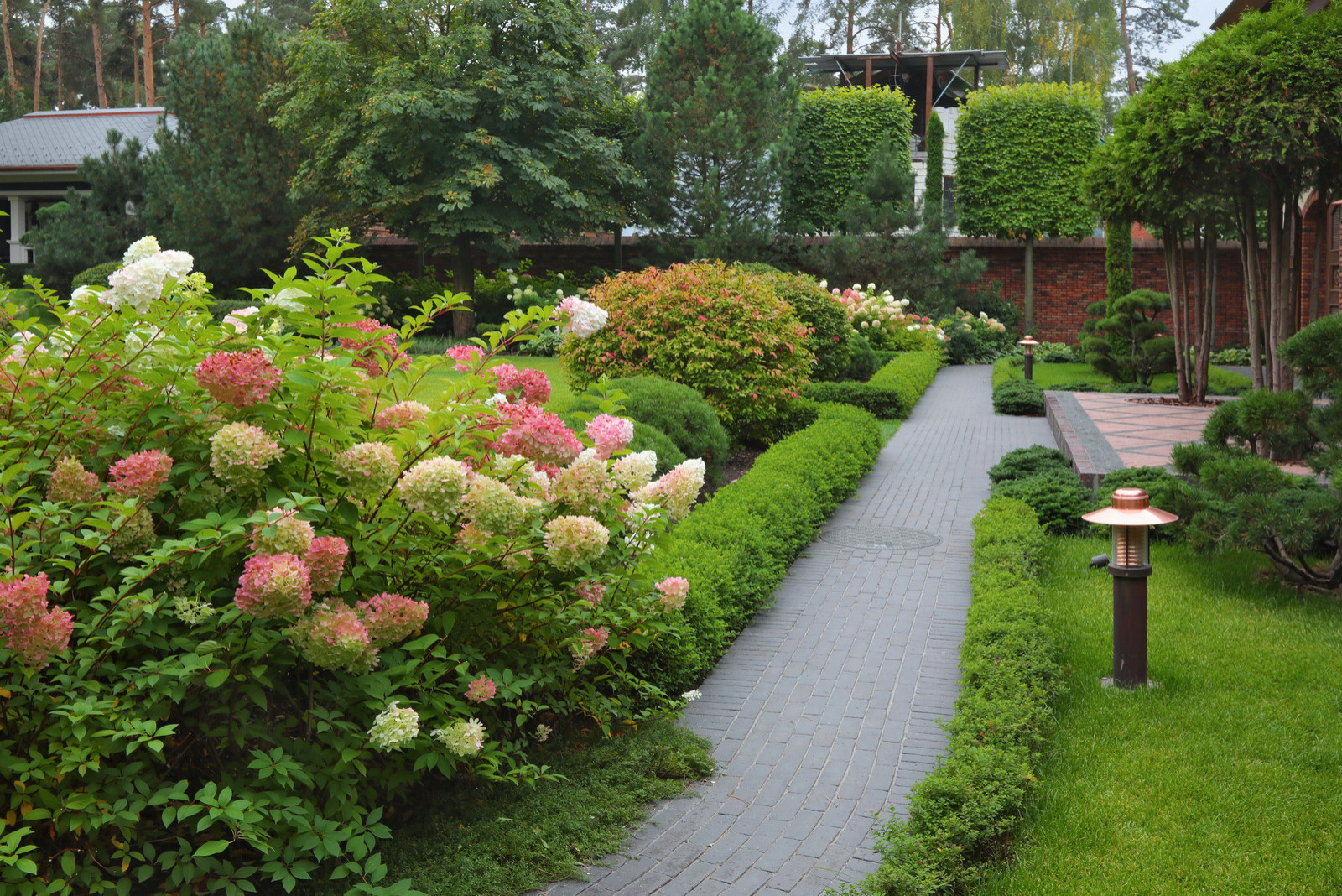 Коттеджный сад в Барвихе (дизайн и исполнение компании "Imperial Garden")