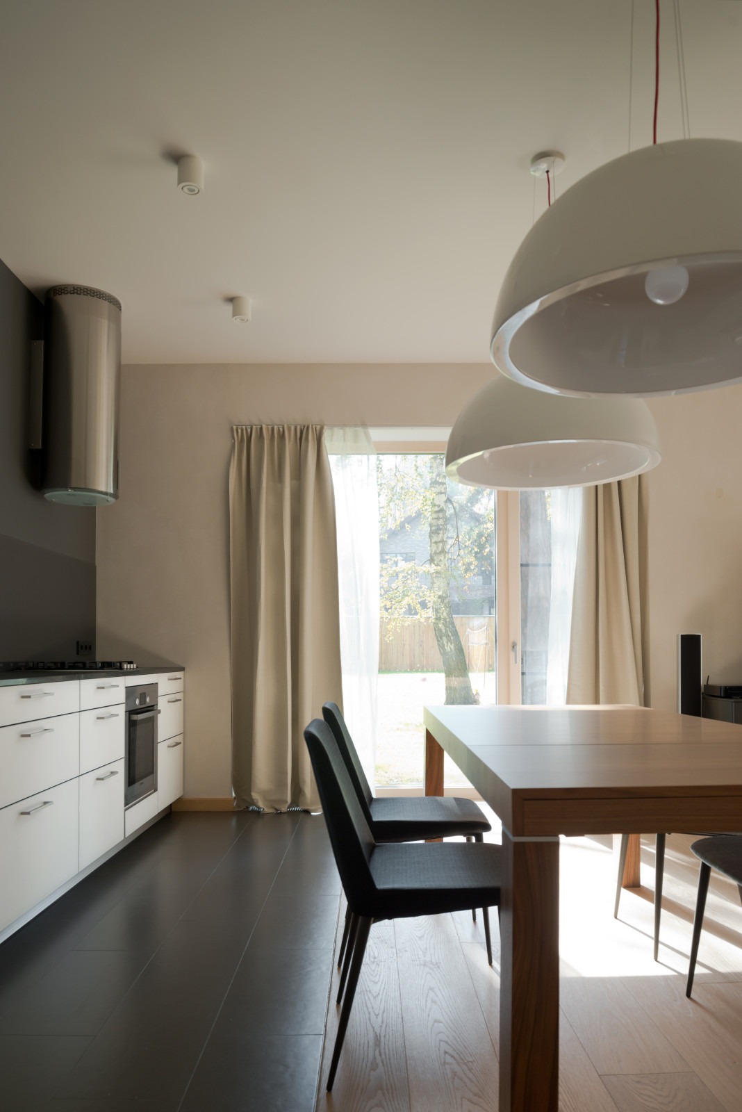 Обложка альбома: столовая