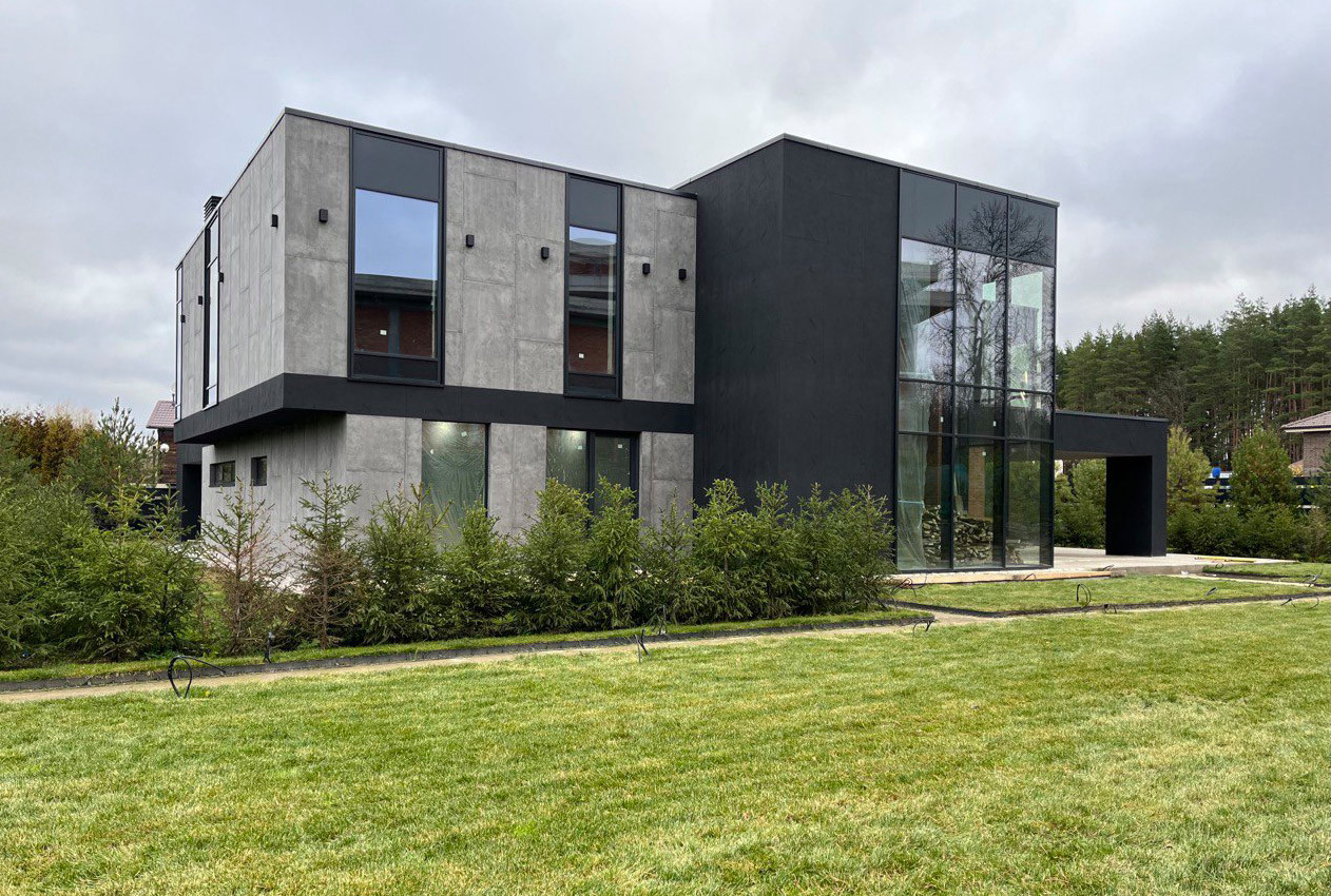 ЗАГОРОДНЫЙ ДОМ НА НОВОЙ РИГЕ. ПАНОРАМНОЕ ОСТЕКЛЕНИЕ