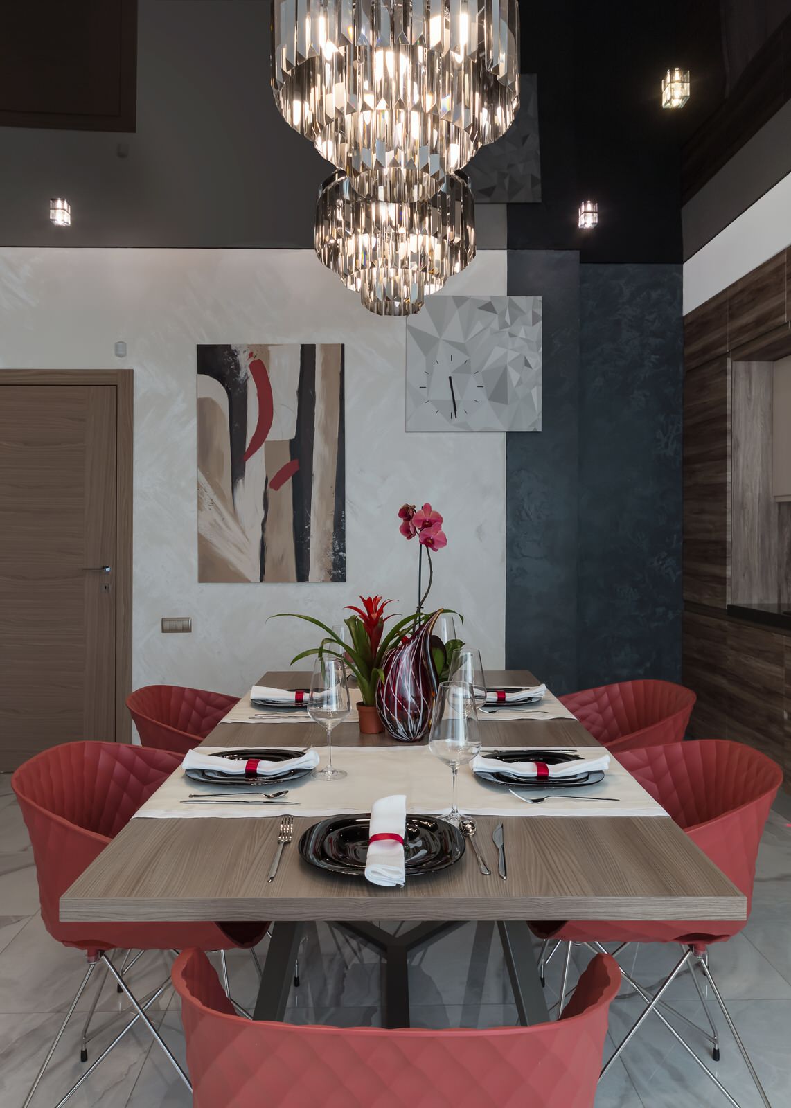 Софт-минимализм с яркими акцентами