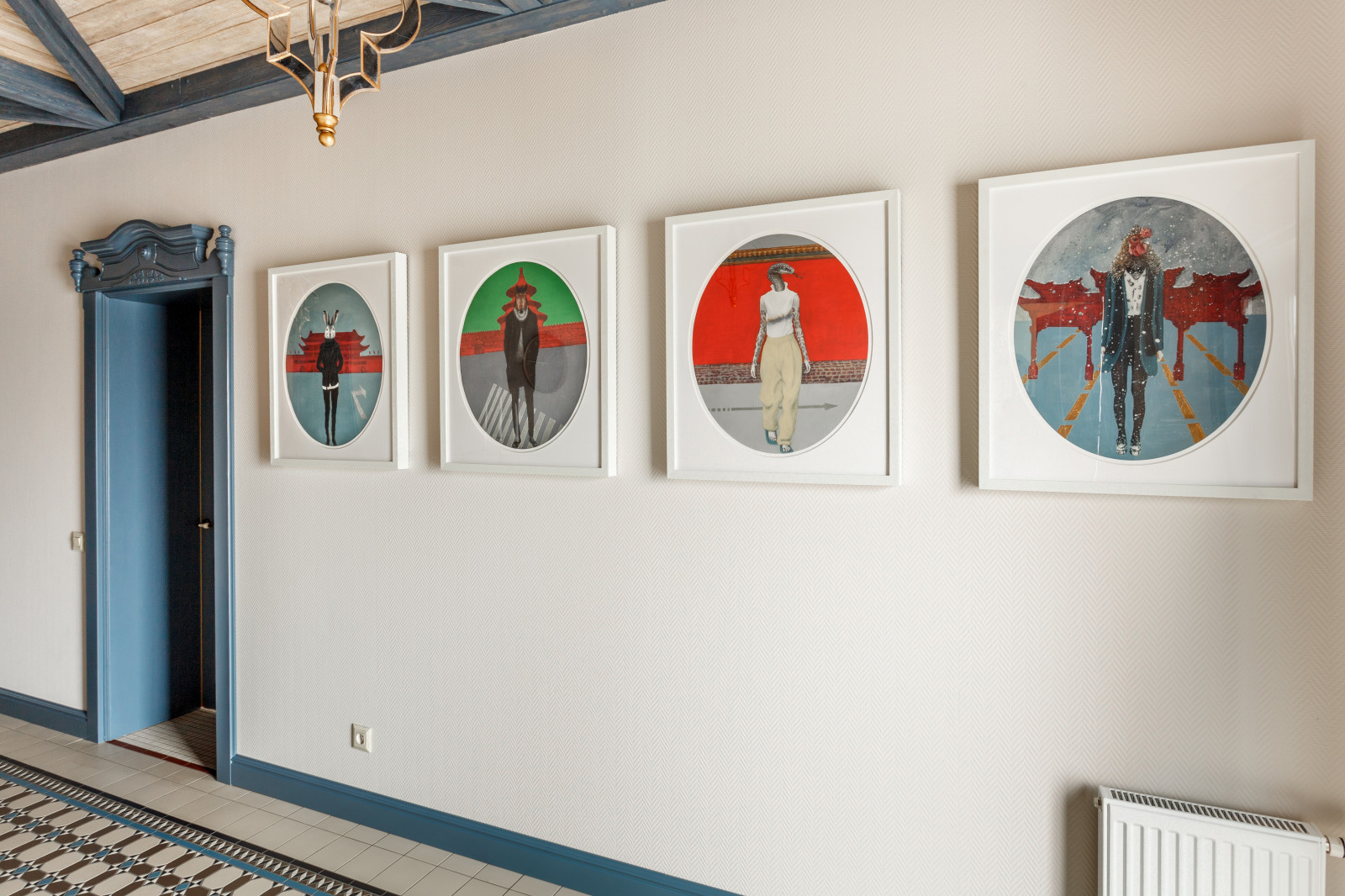 Винтажная прихожая в проекте загородного дома.