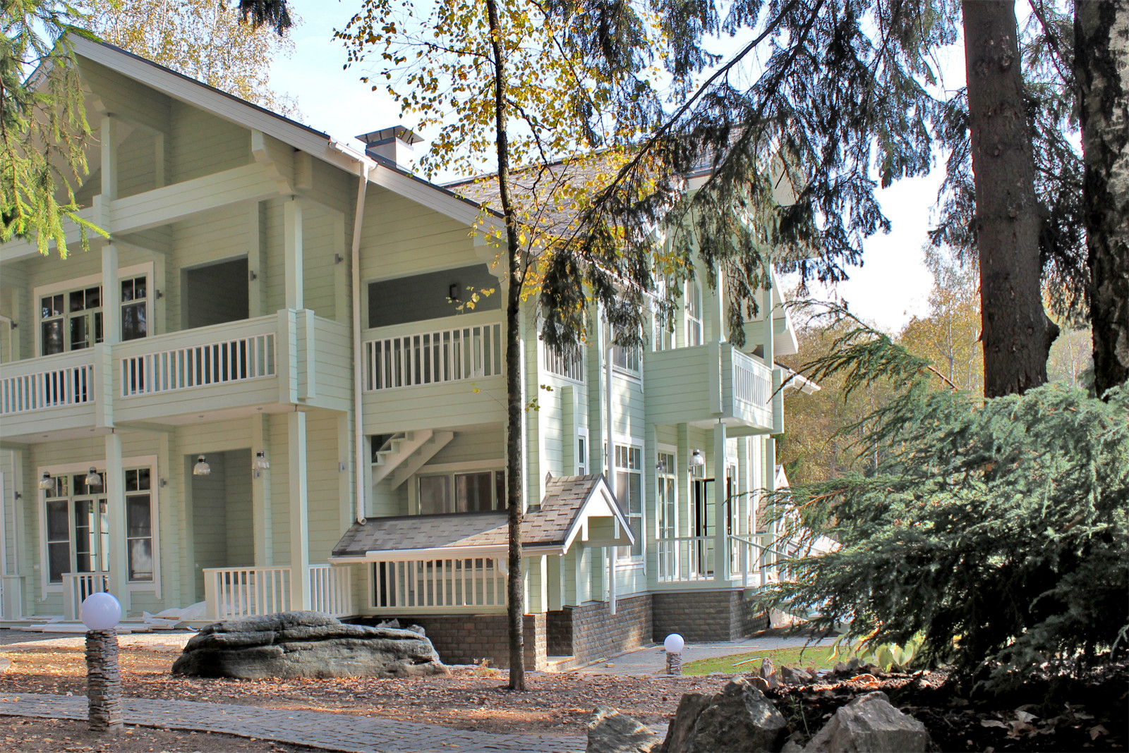 Под одной крышей