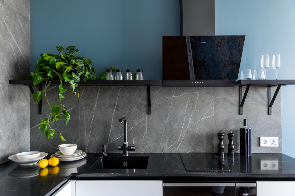 Яркий универсальный интерьер квартиры для сдачи в аренду