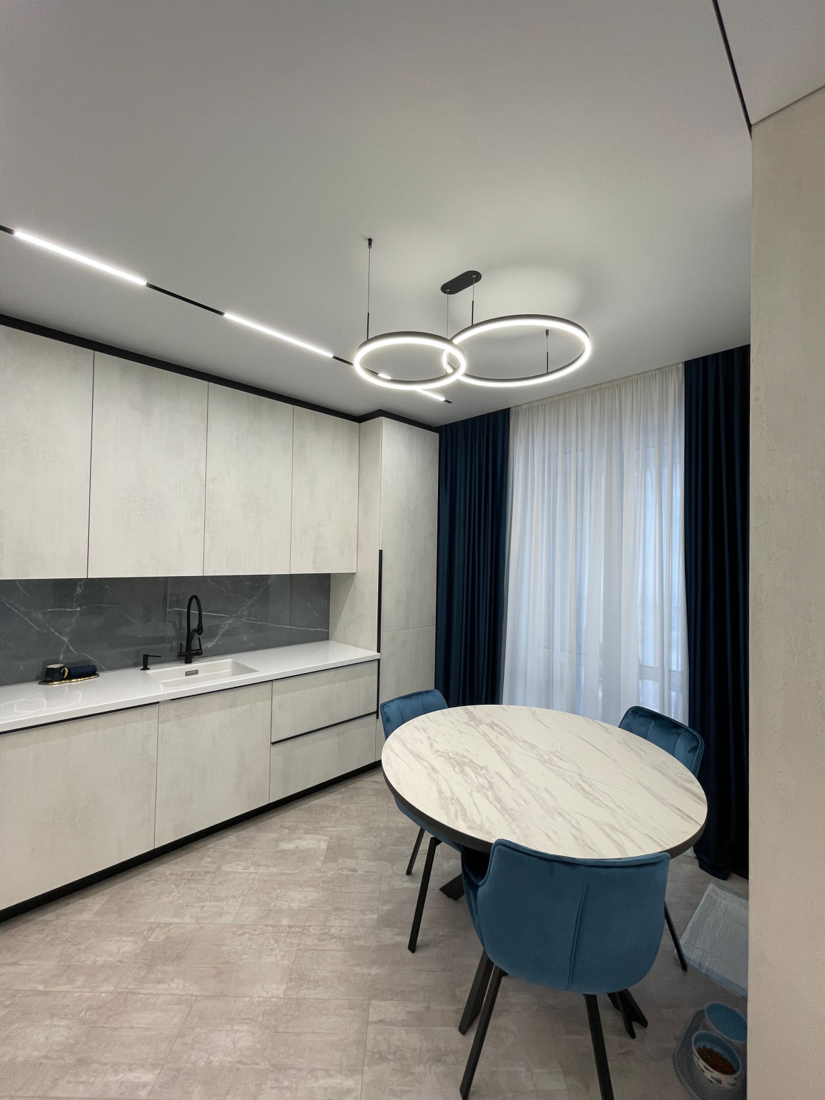 Теневые потолки в ЖК Заельцовский