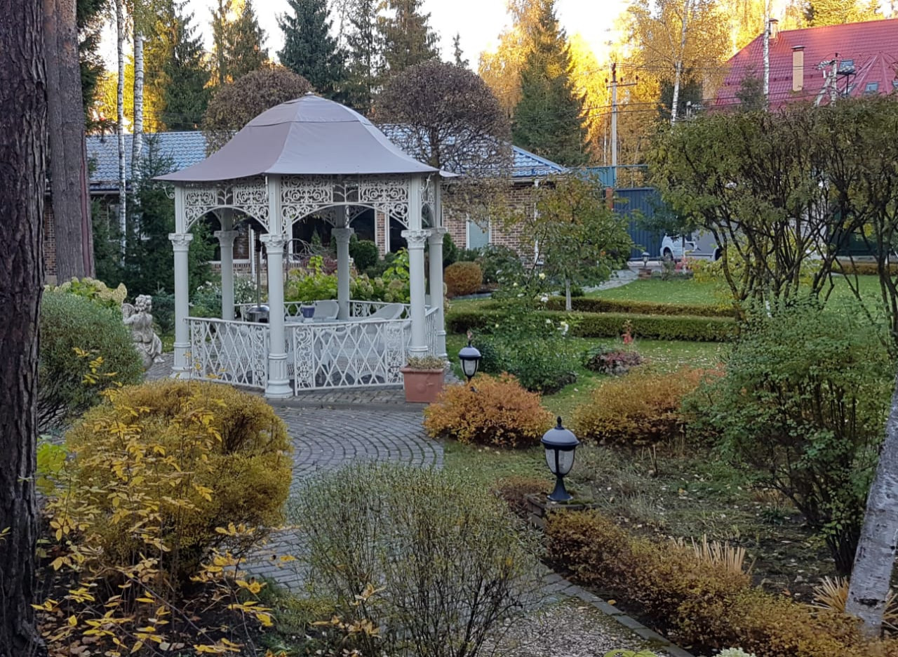 Обложка проекта: Быстровозводимая беседка из литых элементов в усадьбе