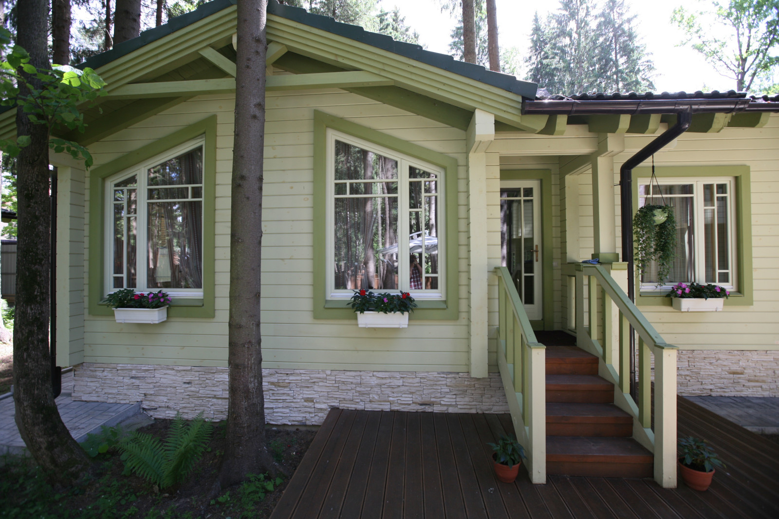 Деревянные окна в домах из клееного бруса