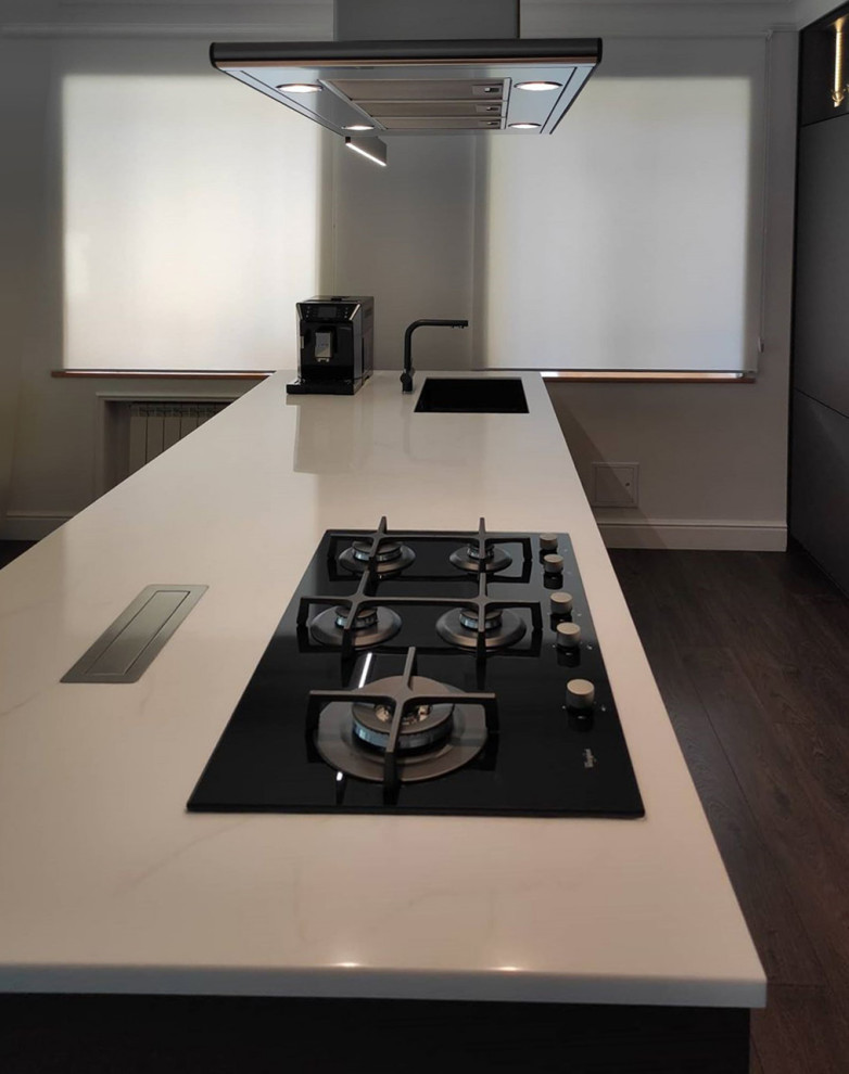 Современная кухня с матовыми фасадами