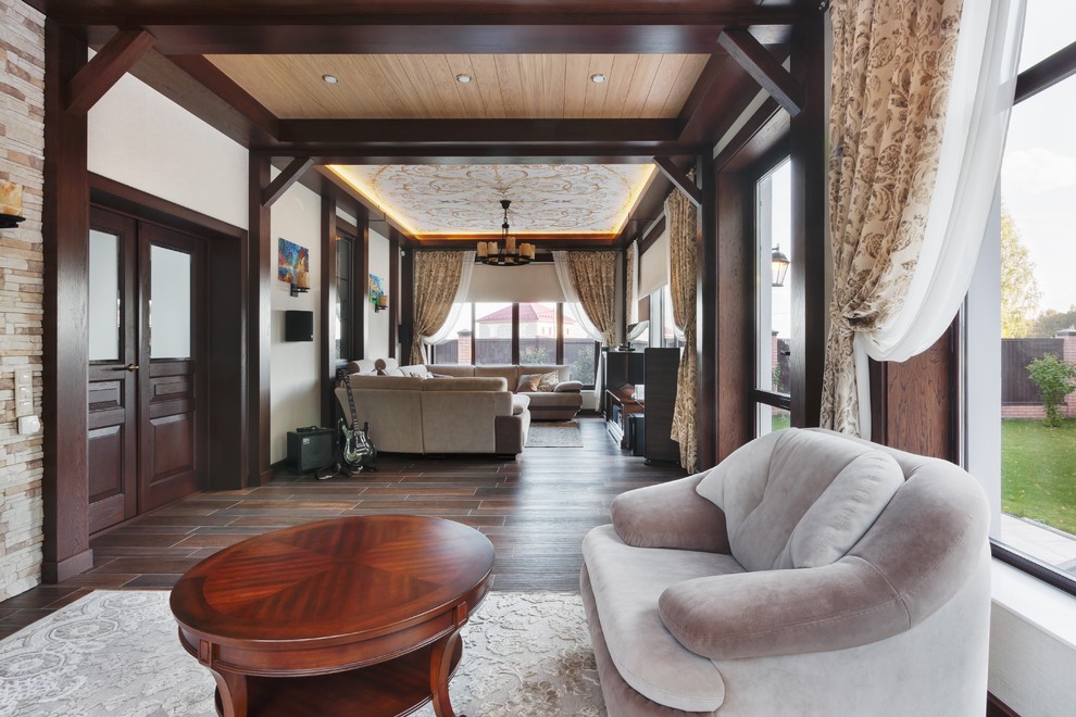 Обложка проекта: Веранда в частном доме с керамическим паркетом